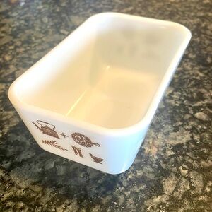 Pyrex Early American 502 refrigerator dish